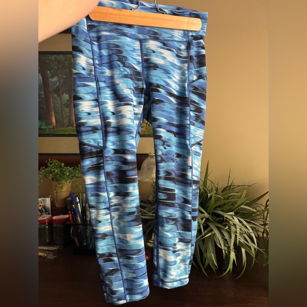 Lululemon legging with pockets, size 6, great condition